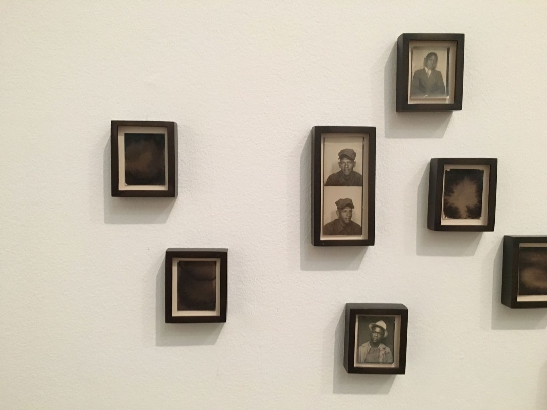 Lorna Simpson, Photo Booth (2008)